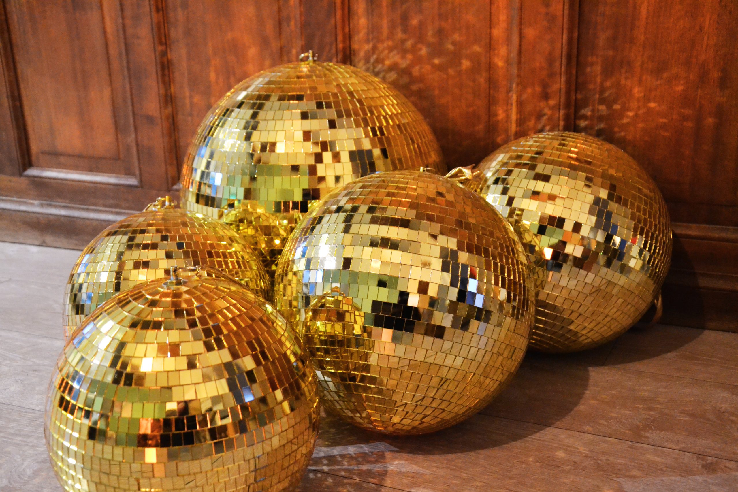 Boule à facettes dorée D25 – Image 2