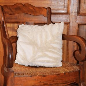 Coussin beige feuillage