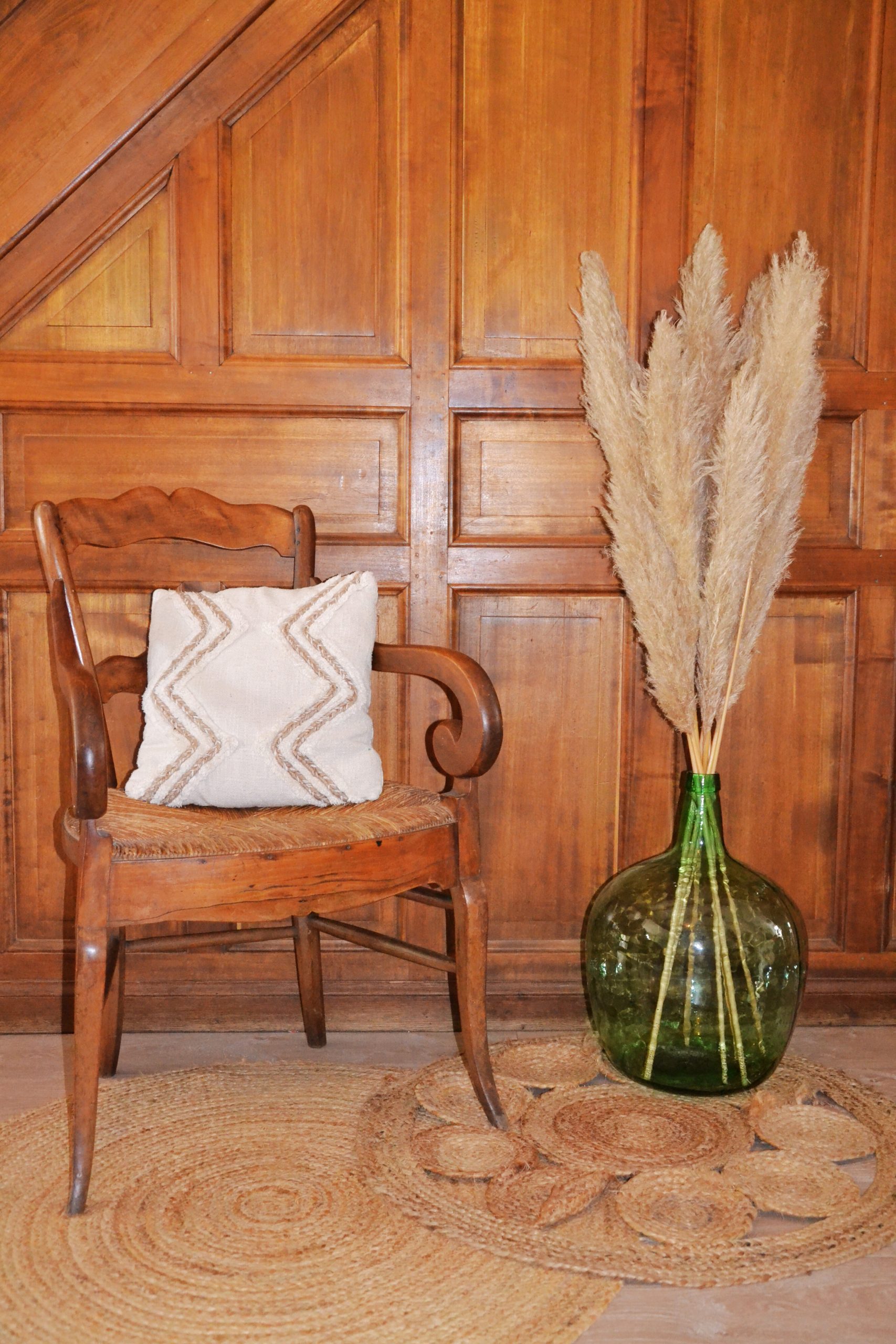 Coussin beige et corde motif triangle – Image 2