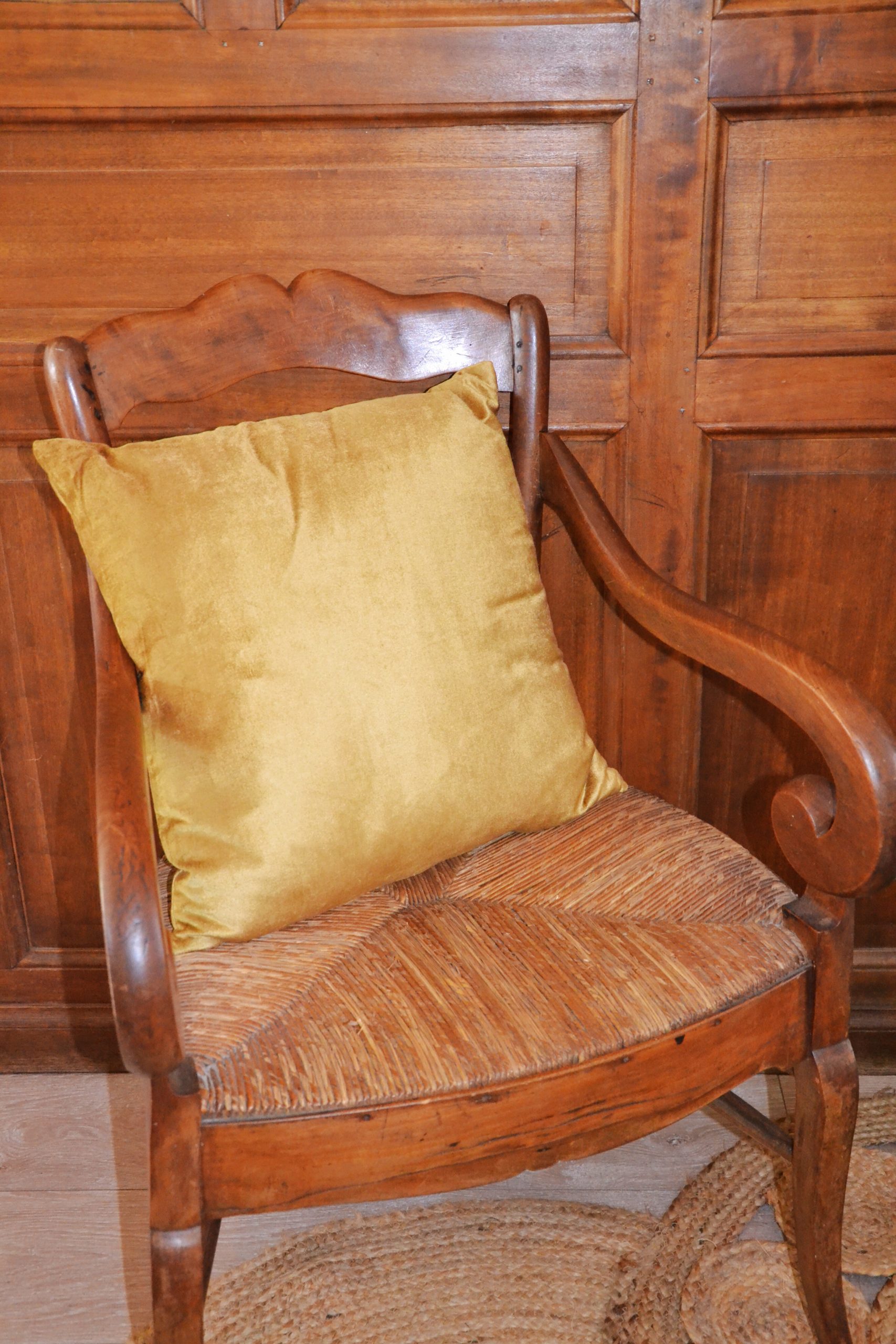 Coussin doré velours