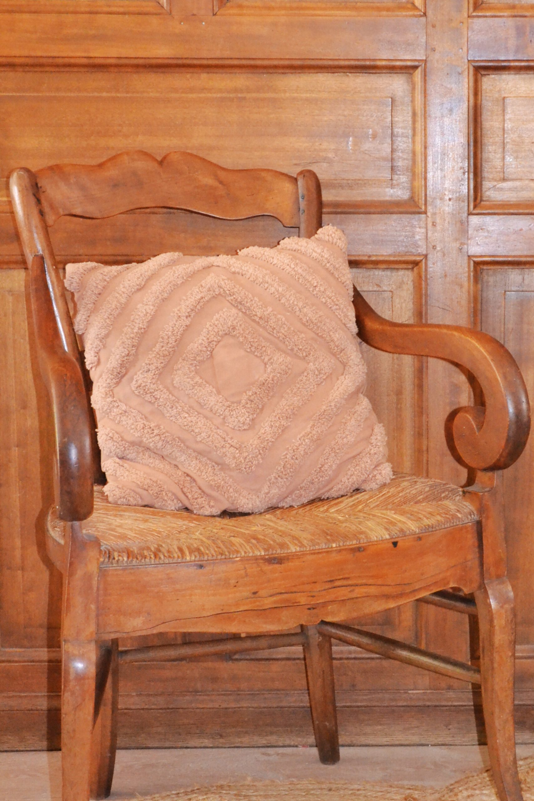 Coussin terracotta motif carré