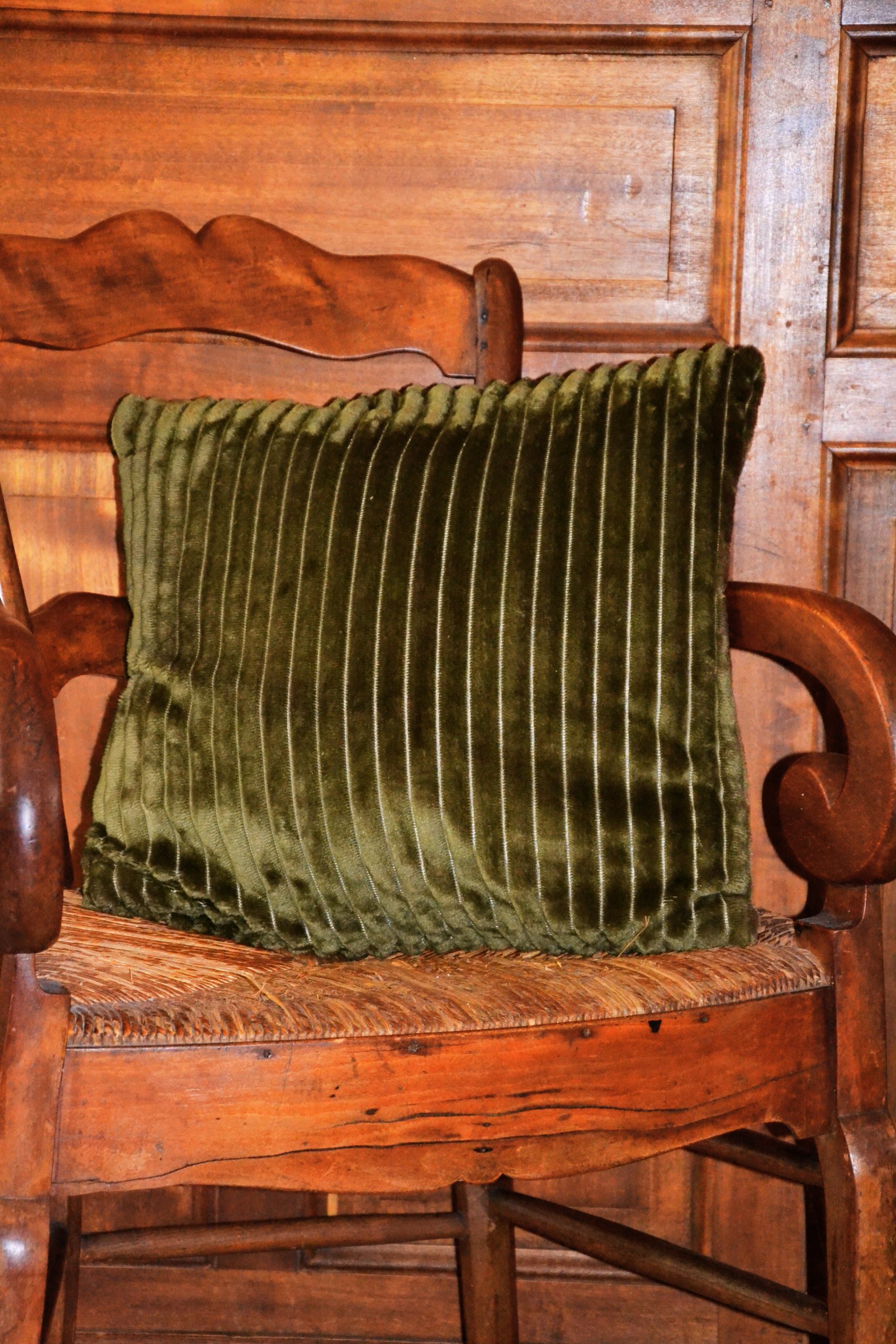 Coussin vert kaki