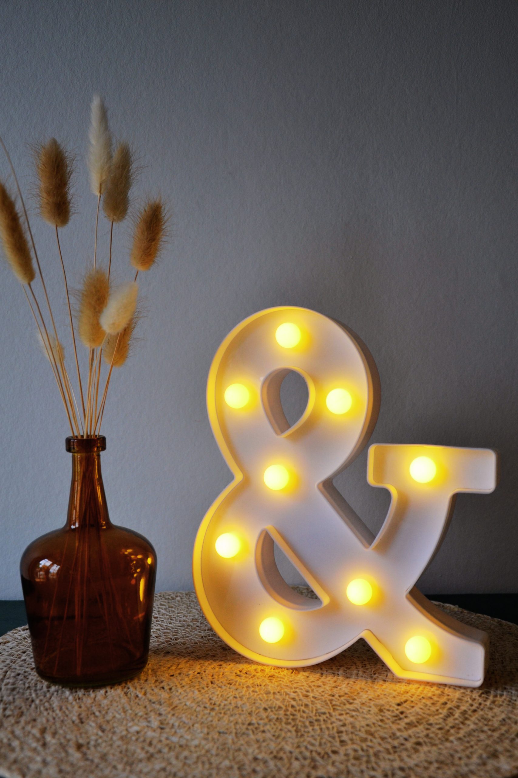 Lettre lumineuse "&"