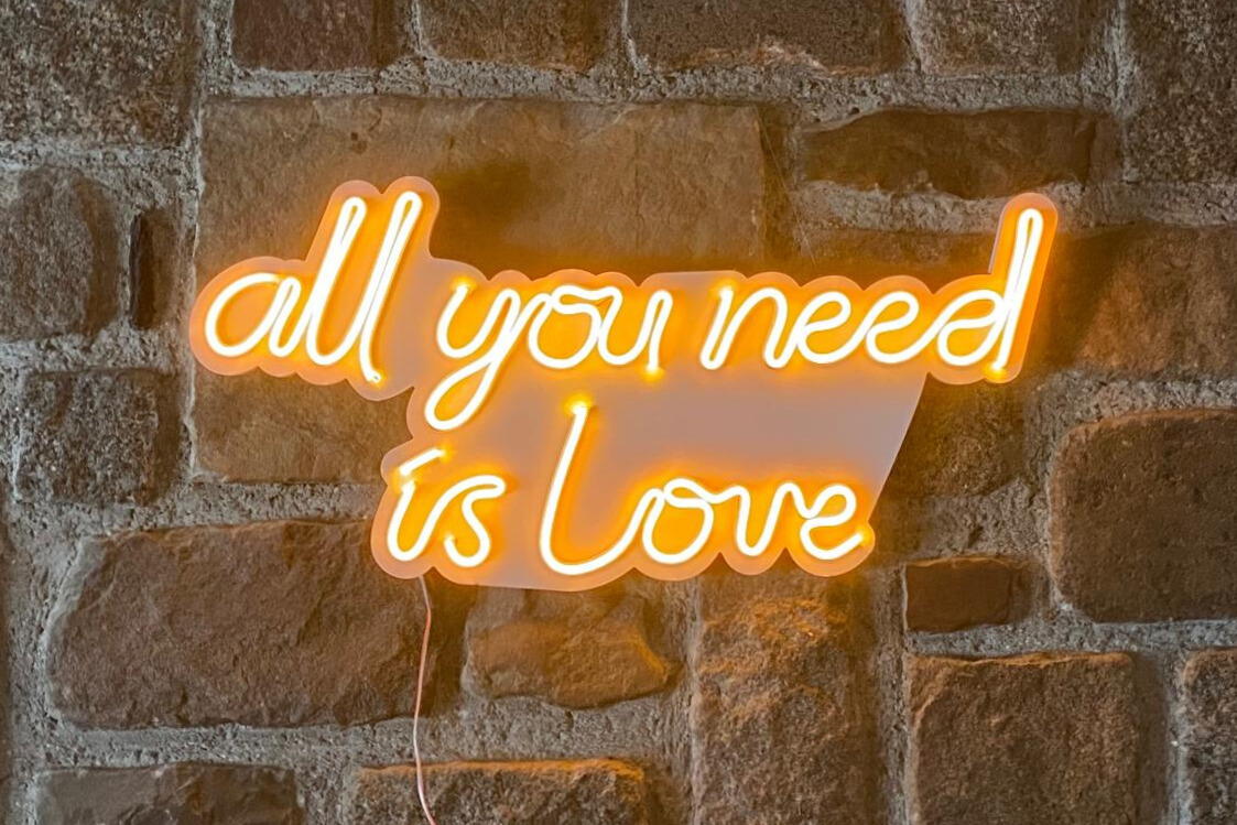 Néon ALL YOU NEED IS LOVE Jaune