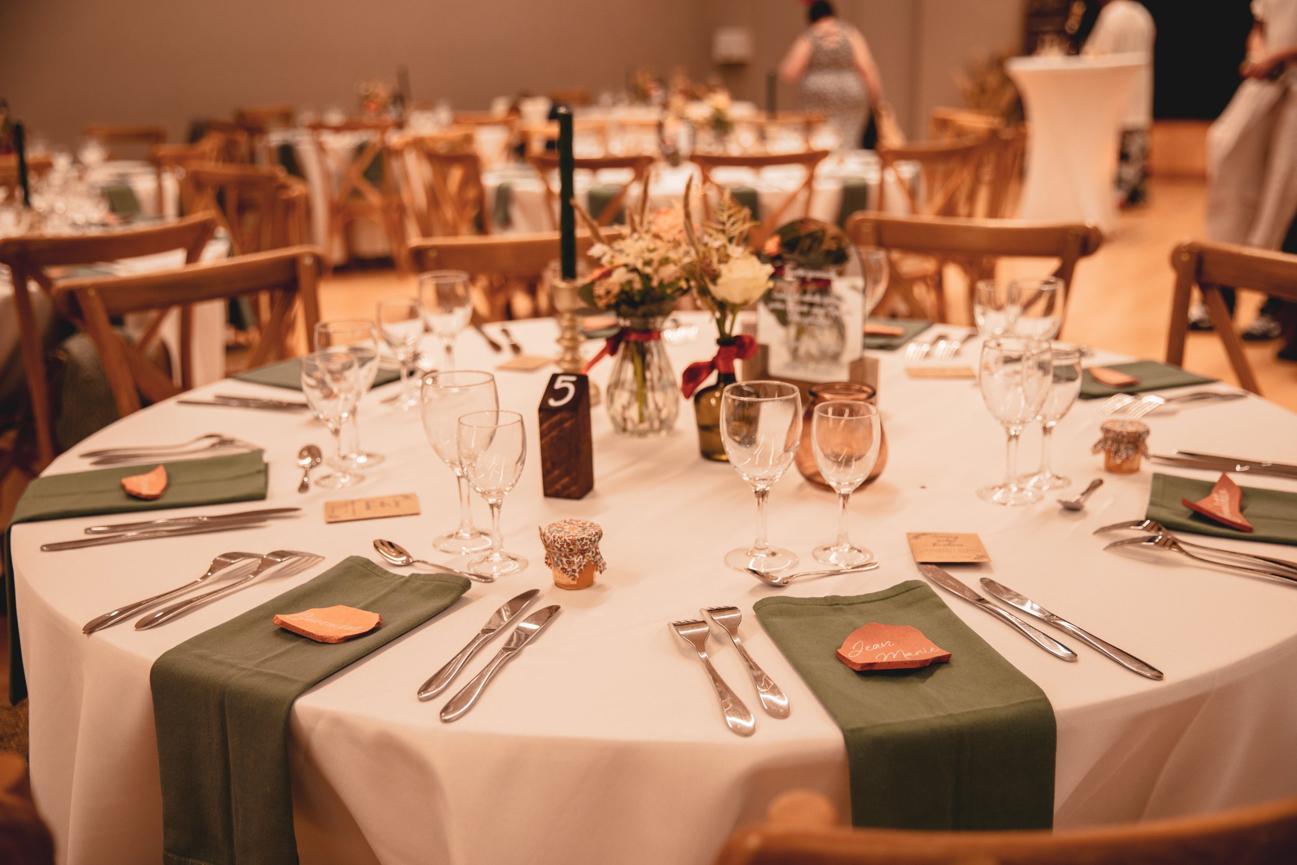 Numéro de table bois naturel – Image 4